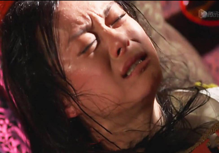 古时候生孩子为何要烧开水？
